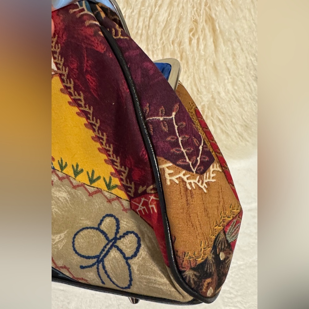Isabella Fion Purse Lady With umbrella
Embroidered Multicolor Women's Bag - Picture 13 of 14